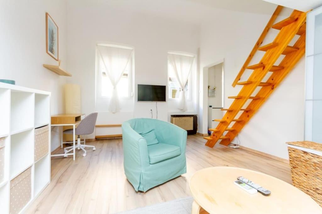 H10 By Nw Budapest