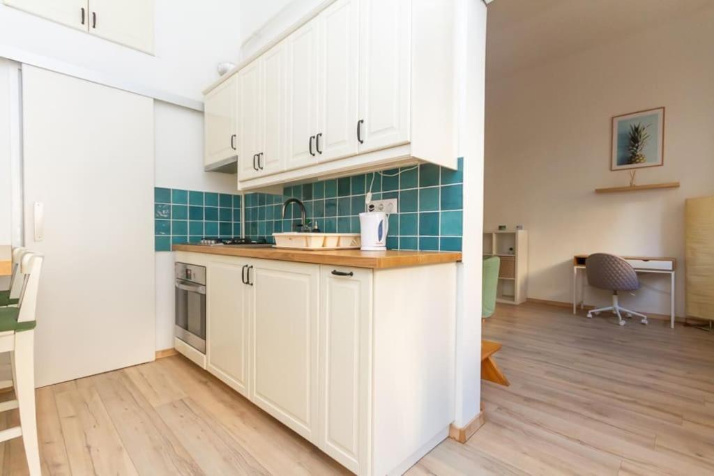 H10 By Nw * Budapest