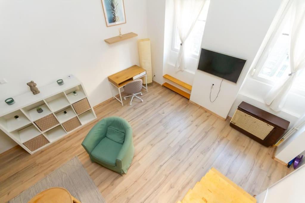H10 By Nw Budapest